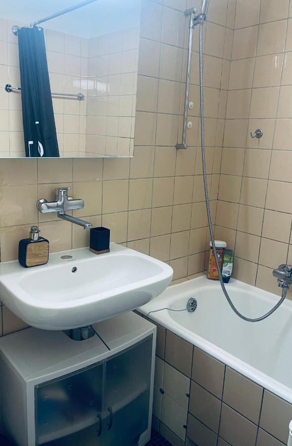 Apartment Joli Studio A 3minutes De La Gare Cornavin *
